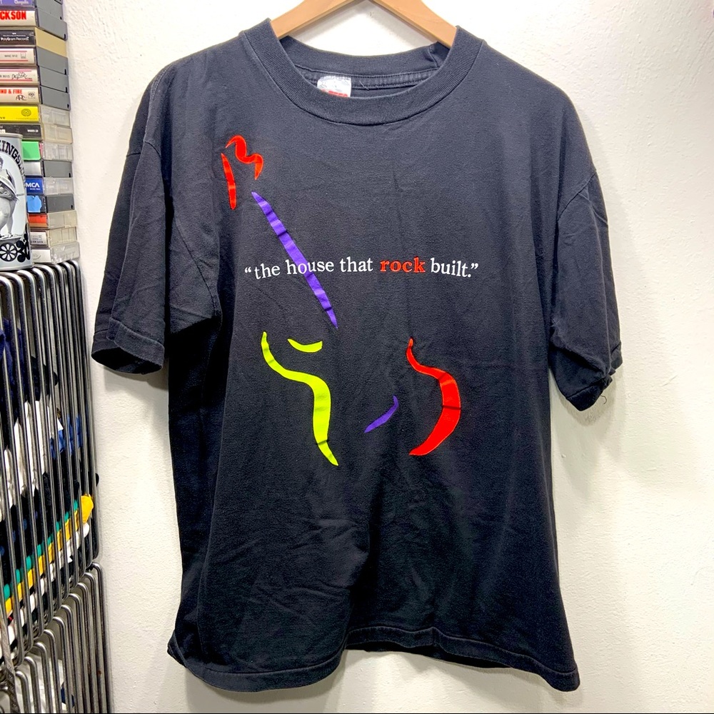 L-XL. VINTAGE ‘95 ROCK N ROLL HALL OF FAME CHARTER MEMBER TEE